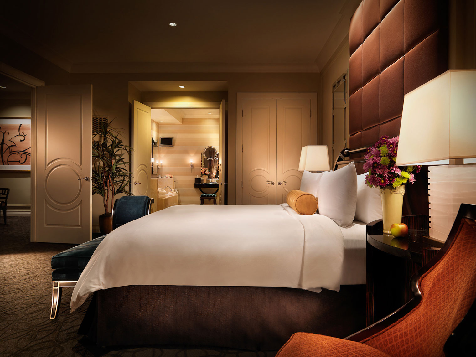 jeff-green-resort-interiors-venetian-hotel-room-suite