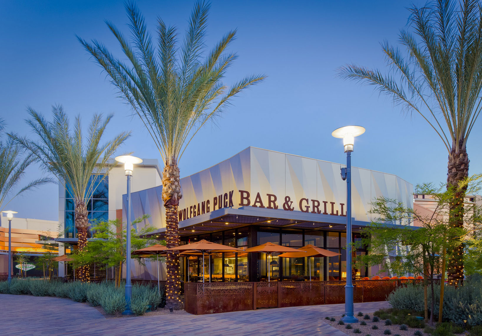 jeff-green-restaurant-exterior-wolfgang-puck-bar-and-grill-las-vegas